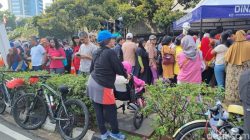 “Daftar Kartu Gratis Transum Jakarta: Lansia Antre Panjang, Apakah CFD Bundaran HI Gagal?”