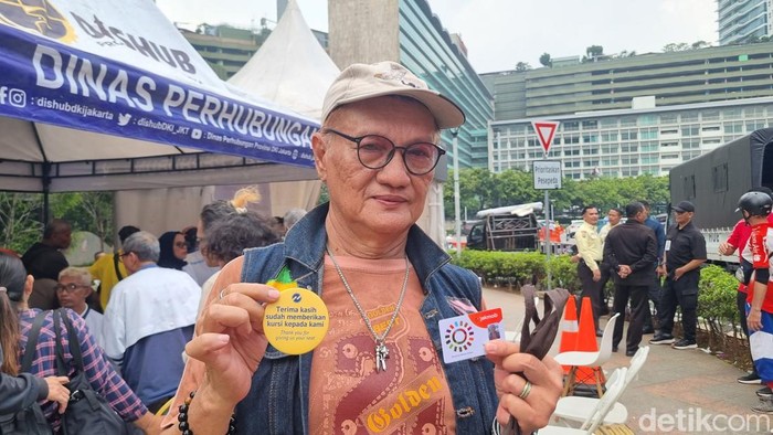 Senangnya Lansia Dapat Kartu Gratis Transum Jakarta Meski Antre 5 Jam - Update 1