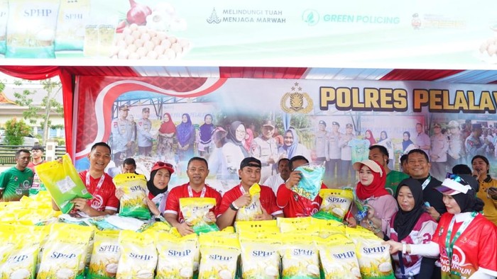 **7 Ton Beras Terjual dalam Gerakan Pangan dan Bazar UMKM HUT Pelalawan**