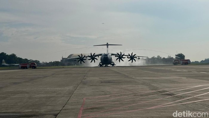 **Pesawat Baru TNI AU, Airbus A400M, Pertama Kali Mendarat di Halim Perdanakusuma!**