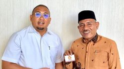 **Bupati Lima Puluh Kota Safni Gabung Gerindra, KTA Diserahkan Andre Rosiade**