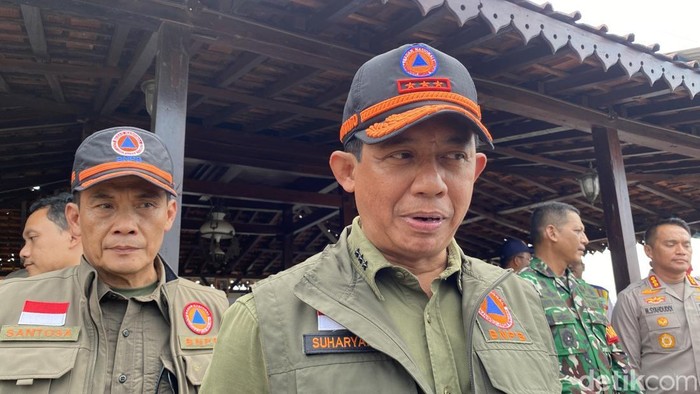 BNPB Gelar Operasi 24 Jam, Satgas Pompa Hadapi Banjir Jakarta-Jateng