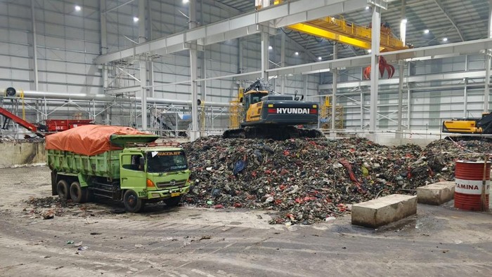 Warga Protes RDF Rorotan karena Bau, Pramono Hentikan Uji Coba