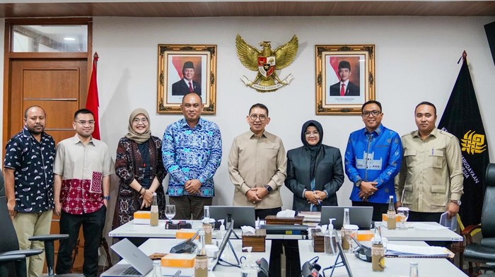 **Fadli Zon Dorong Pelestarian Budaya Melayu di Siak, Bupati Siak Diterima di Kemenbud**