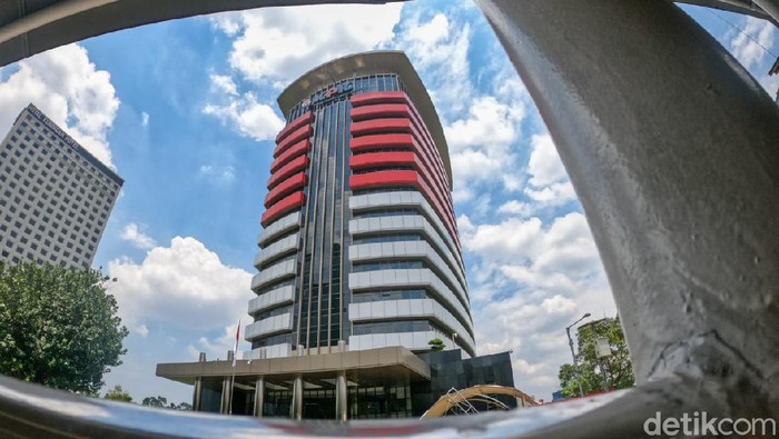 KPK Tangkap Gubernur Riau, Dugaan Pemerasan di Dinas PUPR