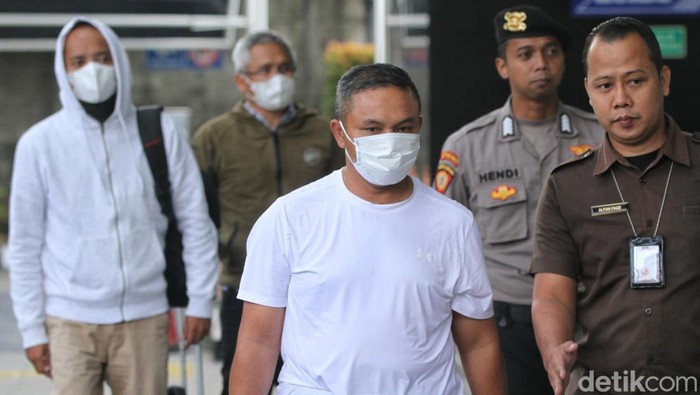 **Abdul Wahid, Gubernur Riau Keempat yang Terjerat Korupsi, KPK Soroti Kelembaman Pemberantasan**