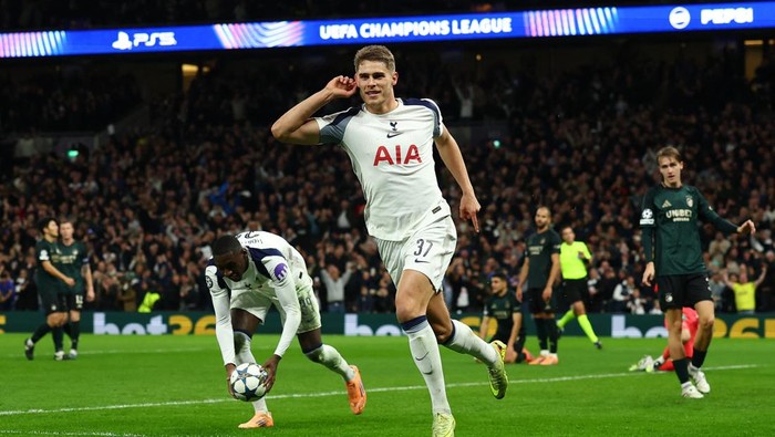 **Tottenham Hotspur 4-0 Copenhagen: Kemenangan Telak dengan 10 Pemain**