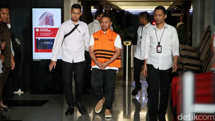 Gubernur Riau Diduga Curigai OTT, KPK Tangkapnya di Kafe!