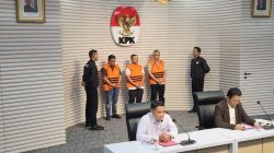 **Misteri Pengumuman KPK: Mengapa Gubernur Riau Ditangkap Senin, Diumumkan Hari Ini?**