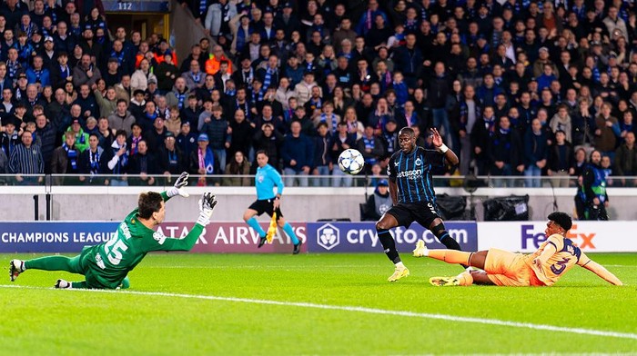 [Club Brugge Menyutradarai Kebangkitan di Babak Pertama, Ungguli Barcelona 2-1]