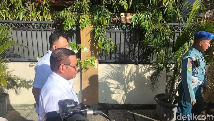 **Gubernur DKI Pramono Anung Turun Langsung Ke Lokasi Ledakan di SMAN 72 Jakarta**