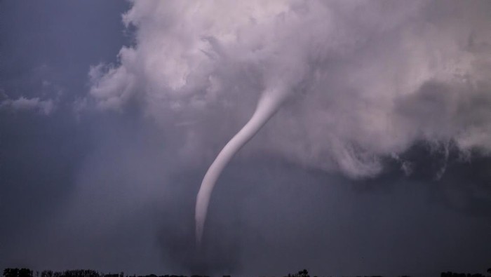 **Kota Brasil Luluh Lantak, 5 Tewas dan 130 Luka dalam Tornado Maut**
