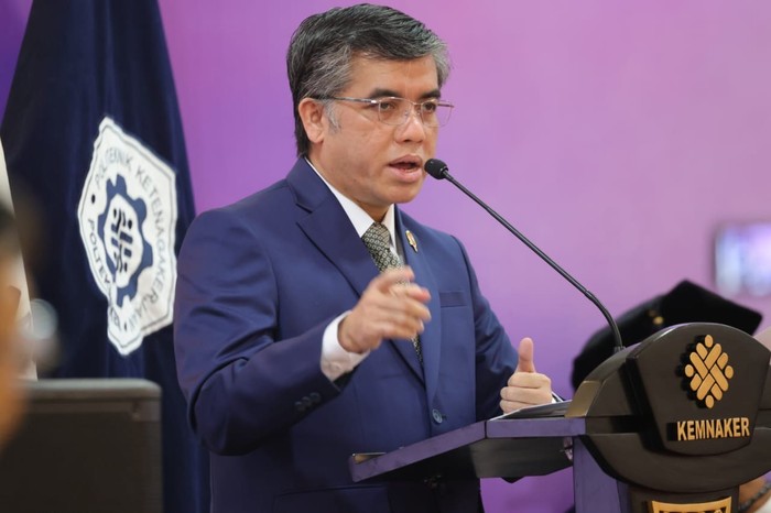 Menaker Yassierli: Lulusan Vokasi Wajib Adaptasi di Era Global