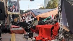 Tragis! Mobil Tabrak Tenda Acara Maulid, 2 Orang Bernasib Susah di Jakbar