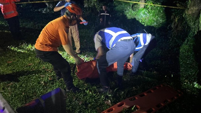 Polisi Cek TKP, Temuan Mayat Pria di Semak-semak Tol Jagorawi Masih Misterius