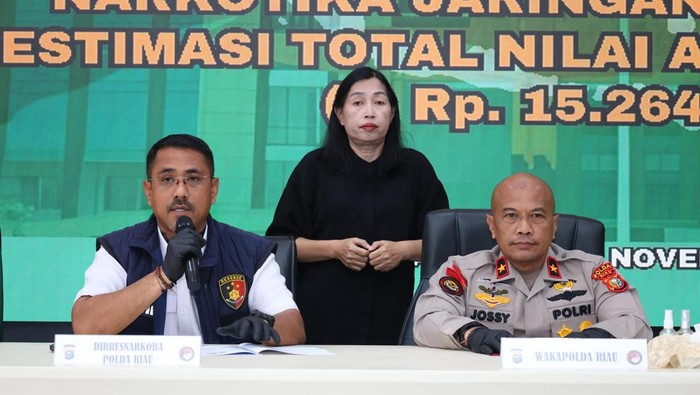 **Bandar Narkoba Riau Terungkap, Polda Amankan MR alias Abeng Setelah Kabur ke Luar Negeri**