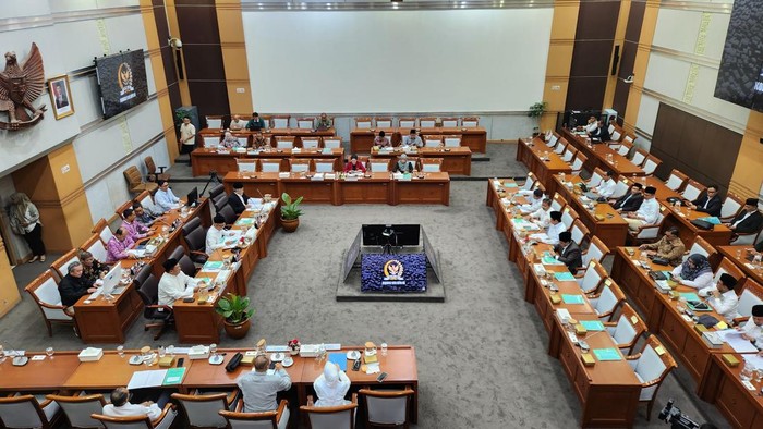 Komisi VIII DPR Terkejut, Menag Terangkan Pentingnya Ditjen Pesantren di Rapat Heboh!