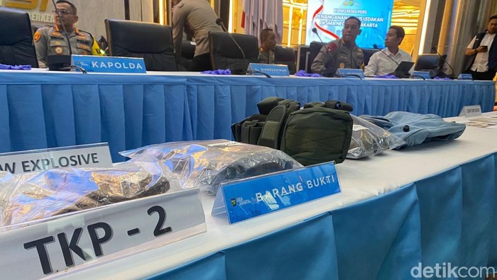 Sisa Barang-barang Ini Ditemukan di Masjid SMAN 72 Jakarta Usai Ledakan - Update 1