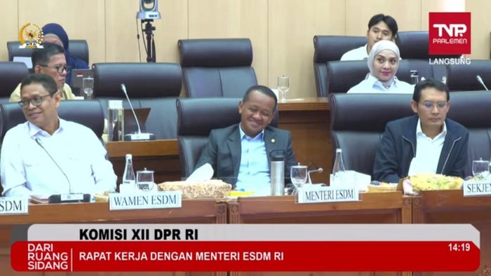 Politikus PDIP Canda Kepada Bahlil: Bisa Jadi Wapres Barang Ini!