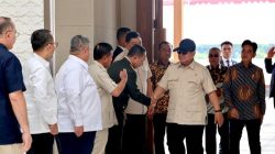 “Prabowo Tunda Penerbangan 2 Jam, Ini Topik Rapat Tak Biasanya di Pangkalan Udara”