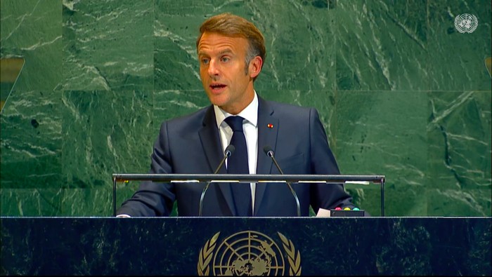 **Macron dan Abbas Bersatukan Upaya, Bentuk Komite untuk Konstitusi Palestina**