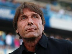 **Conte Cuti Latihan, Tensi Ruang Ganti Napoli Memanas Setelah Kekalahan dari Bologna**