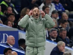 1. “Enzo Maresca Optimis: Chelsea Siap Bersaing di Puncak Liga Inggris”