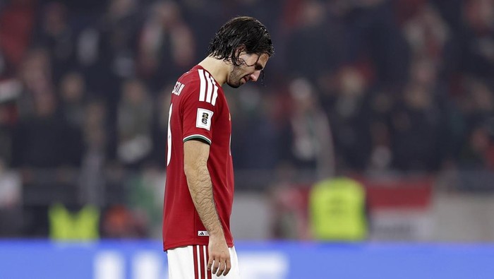 [Tajuk Utama: Gestur Tangis Szabolcs Szalay yang Mengejutkan Dunia Bola]