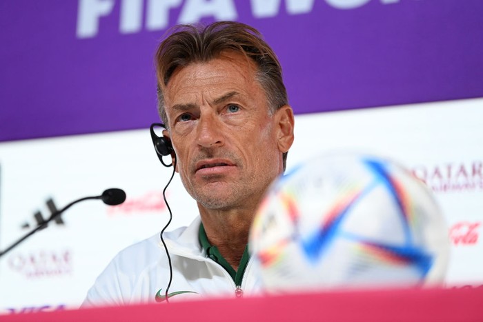 **Herve Renard, Pelatih Arab Saudi, Verteidigen Sesi Jumpa Pers Saat Azan Maghrib Berkumandang: Respek Meningkat**