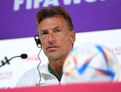**Herve Renard, Pelatih Arab Saudi, Verteidigen Sesi Jumpa Pers Saat Azan Maghrib Berkumandang: Respek Meningkat**