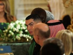 “Trump ke Ronaldo: Anak Saya Ngefans Banget Sama Kamu! Ini Reaksi Pemain Bola Dunia”