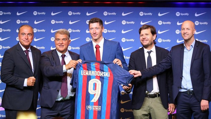 [Ini Kata-kata Petinggi Barca yang Minta Lewandowski Setop Bikin Gol, Apa yang Terjadi?]