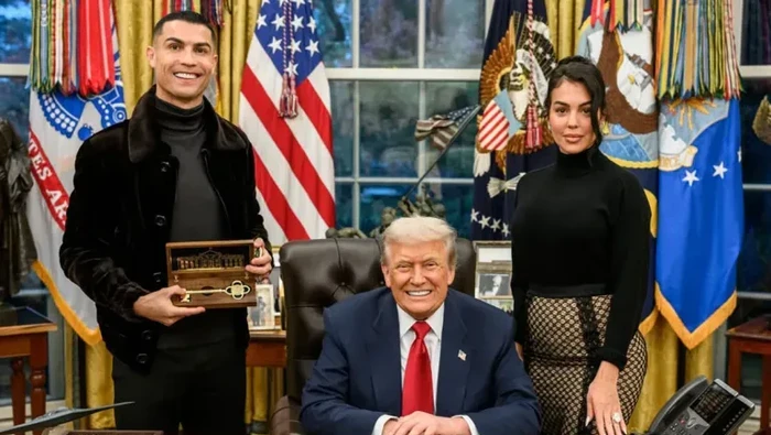 **Ronaldo 'Gocek' Trump di Ruang Oval, Viral Global!**