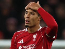 Van Dijk: Liverpool Kebobolan Gol-Gol Mudah, Pertahanan yang Kandas di Liga