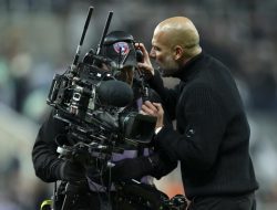 [Guardiola: Maaf, Tapi Aku Tidak Bisa Menahan Amarahku ke Kameramen!]