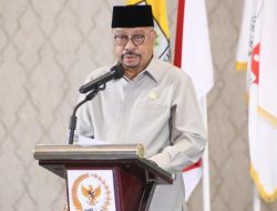 “Soeharto Dianugerahi Gelar Pahlawan, Fraksi Golkar MPR Gelar Syukuran: Pro & Kontra Terjadi!”