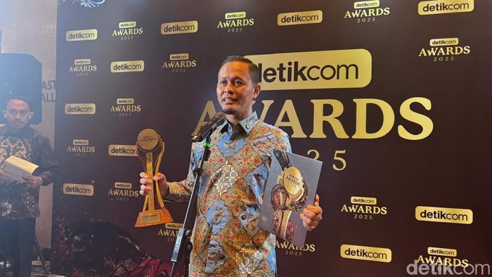 Walkot Pekanbaru Dapat Penghargaan detikcom Awards: Inovasi Hijau Menjaga Bumi