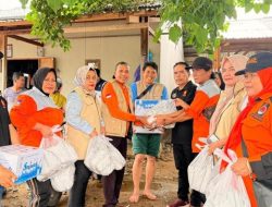 “Andre Rosiade Beri Harapan dengan Ribuan Nasi Bungkus untuk Warga Kebanjiran di Padang”