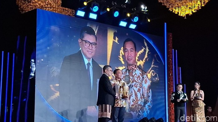 **Menteri Wihaji Terima detikcom Awards, Persembahkan Penghargaan untuk 600 Ribu Tim Pencegah Stunting**