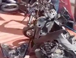 Ibu Bawa Mobil, Motor Jadi Ringsek Parah di Jaksel