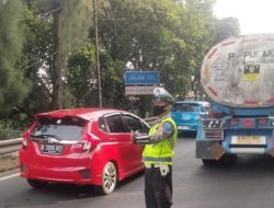 Gangguan Truk Tangki di Tol Dalam Kota, Macet Meraja-lela di Arah Cikampek