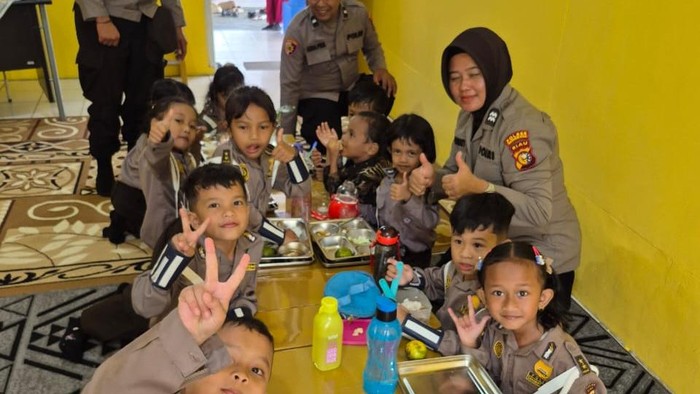 SPPG Polres Inhu Berikan MBG Aman ke 1.495 Siswa, Masa Depan Terjamin!
