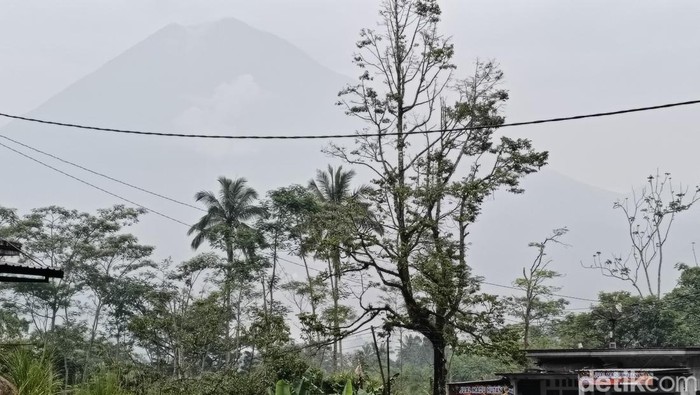 Gunung Semeru Meletus Kembali, Status Awas Tetap Berlaku Hari Ini