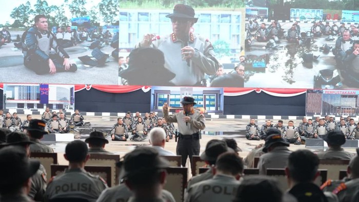 **Wakapolri Ungkap: Polri Siapkan Perkap Baru untuk Atur Penanganan Unjuk Rasa**