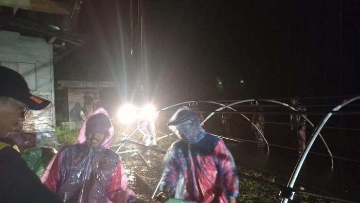 Banjir Bandang Landa Agam Sumbar, 2 Orang Hilang-135 KK Mengungsi dalam Krisis Berkepanjangan