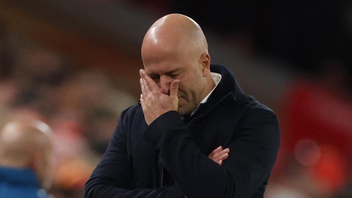 Liverpool Gelar Pertemuan Darurat, Arne Slot dalam Perhatian Setelah Kekalahan dari PSV