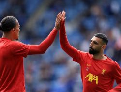 **Carragher Menilai Trio Liverpool – Alisson, Salah, Van Dijk – Sudah Tidak Mampu Gendong Tim Lagi**