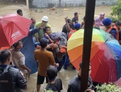“5 Jam di Loteng, Nenek Sulasih Menyongsong Kebangkitan dari Banjir”