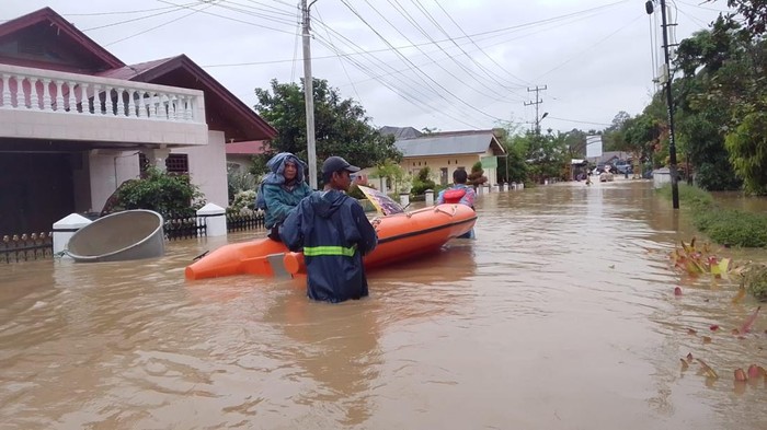 Banjir Menerjang Solok Sumbar, 3.362 Warga Dalam Kebakaran Api Bencana