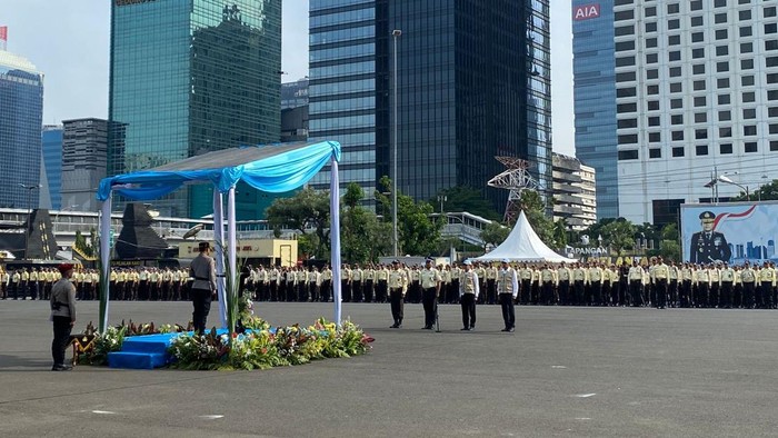 Kapolda Metro Jaya Berikan Penghargaan kepada 4 Satpam yang Gagalkan aksi Maling Berpistol